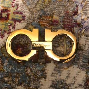 Goldbeltemblem from Ferragamo. Strap not included